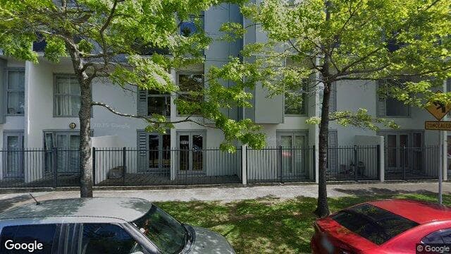 23/2 Western Springs Rd