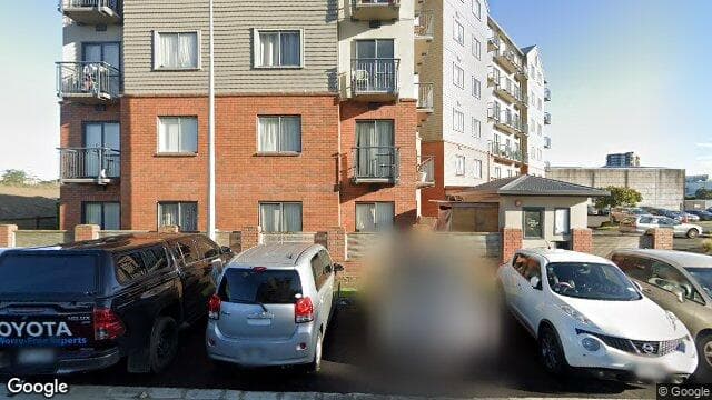 6J/17 Crown Lynn Place