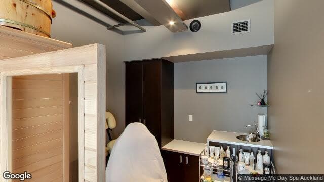 413/2 Beach Rd