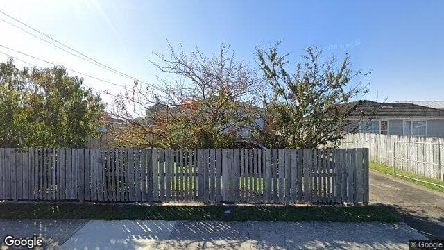 888 Hazelmere Cres