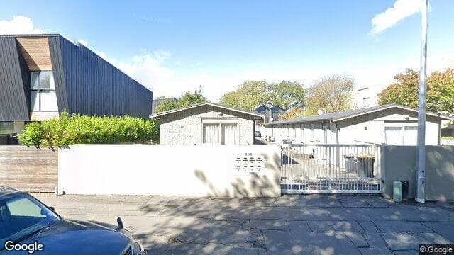 2/296 Bealey Avenue