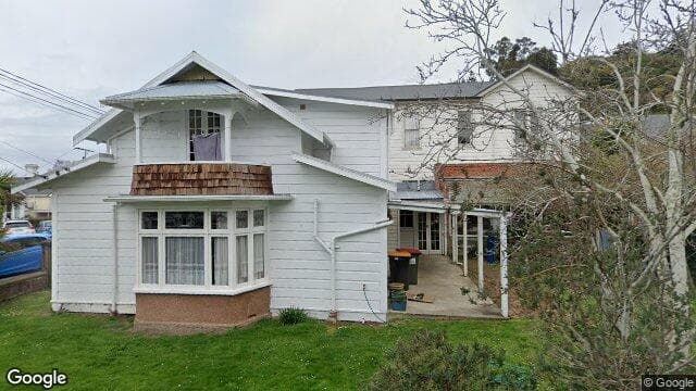 b/184 Queen St