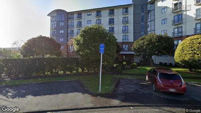 2D/10 Crown Lynn Place