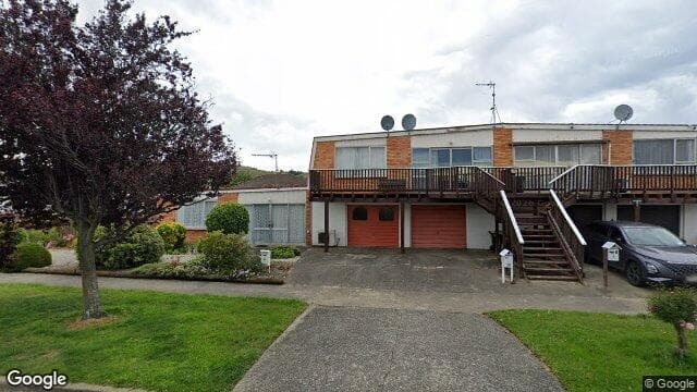 2 Laing St