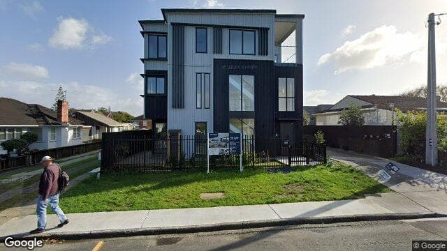 13C Dominion Street