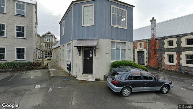 8 Willowbank