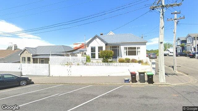 51 Russell St