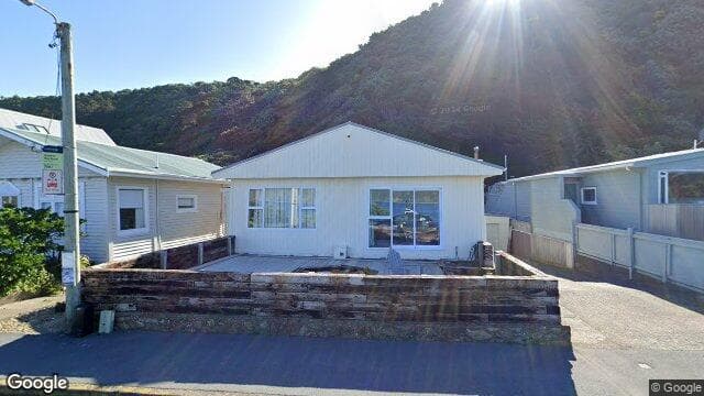 Street view of 124 Breaker Bay