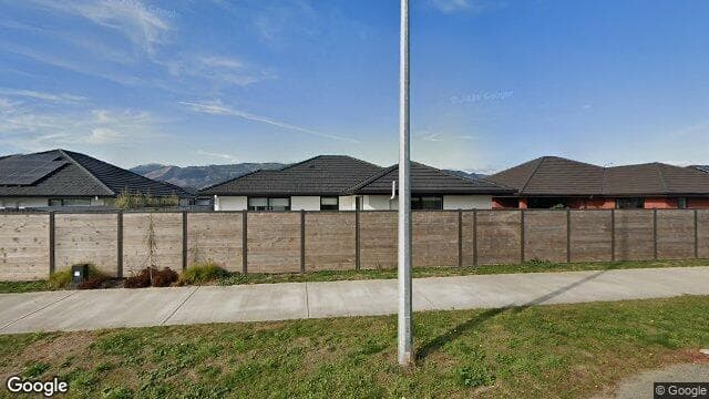 21 Midlane Crescent