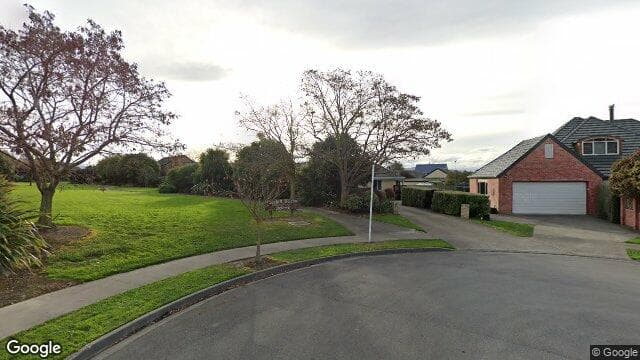 16A Kim Crescent