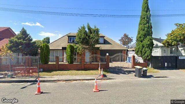 2/18 Hare Street