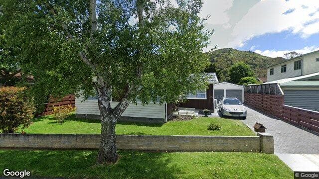 51 Holdsworth Ave