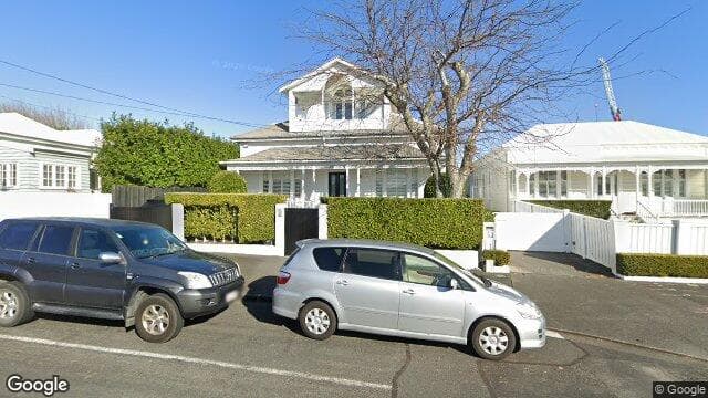 2 Barrie St