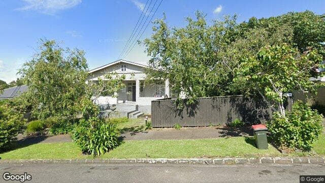 2/3 Haast Street