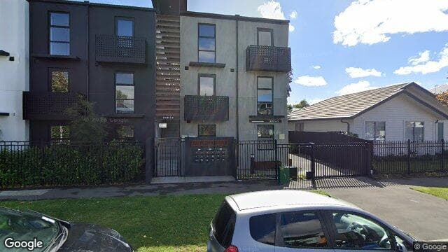 2/211 Peterborough Street