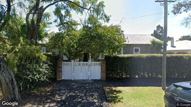 2 Highwic Avenue