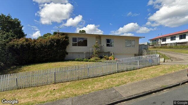 2/11 Anne McLean Dr