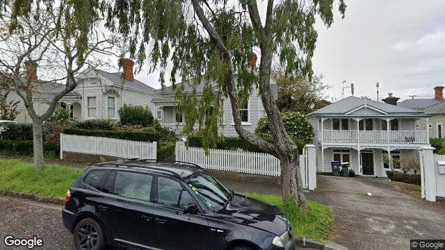 30 Cromwell Street