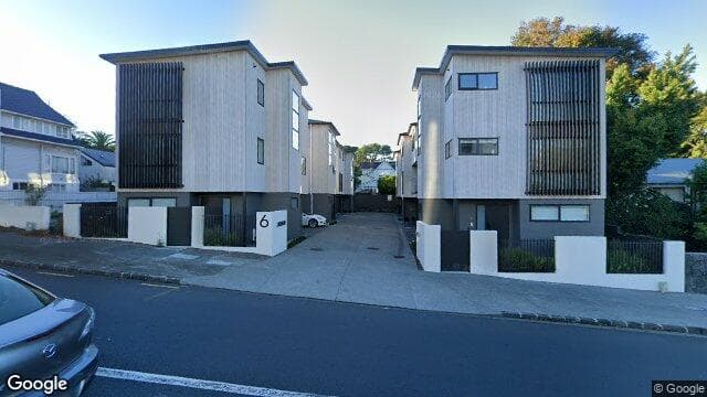 6A Green Lane East