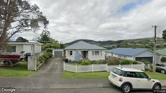 32 Hampton Hill Road