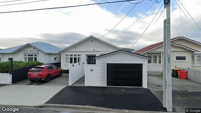 10 Plunket Avenue