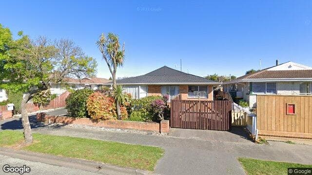 38B Delaware Cres