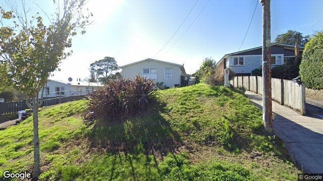 12 Baycroft Avenue