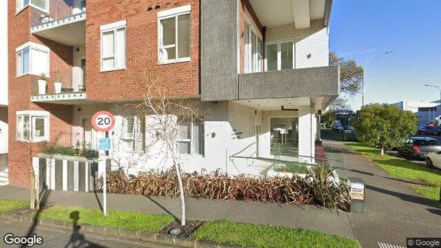 201/62 Surrey Crescent