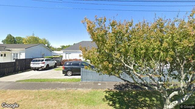 12 Bains Avenue