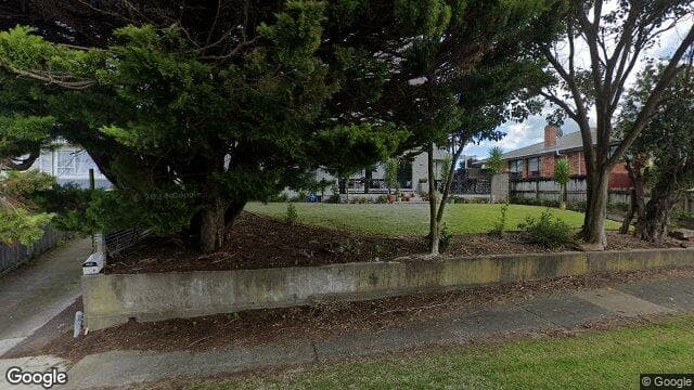 2/4 Tawa Crescent