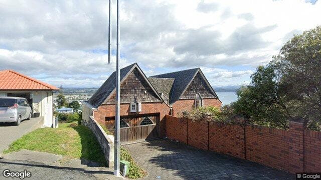 Street view of 14 Roslyn Road