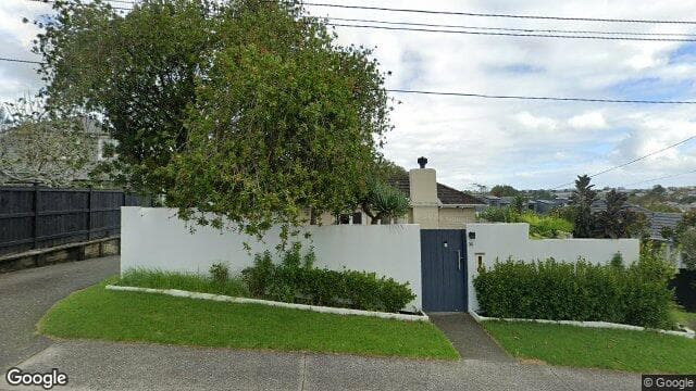 30A Selwyn Crescent