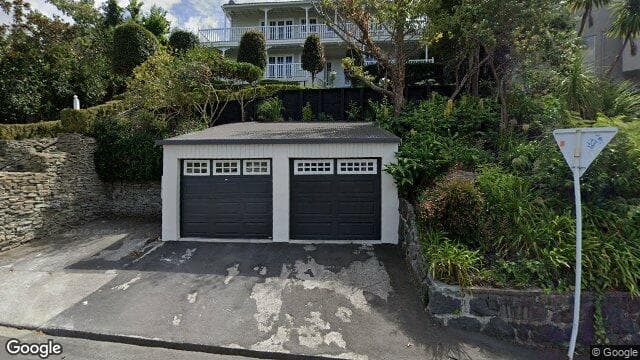 6 Leys Crescent