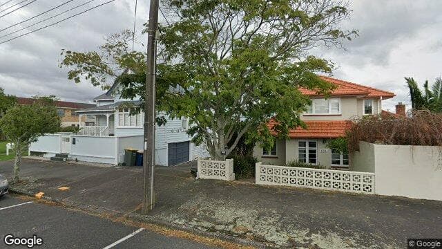 1/102 Queen Street