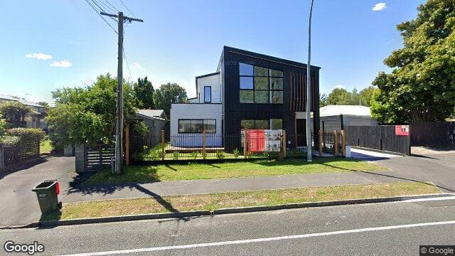 2/11 Comries Road