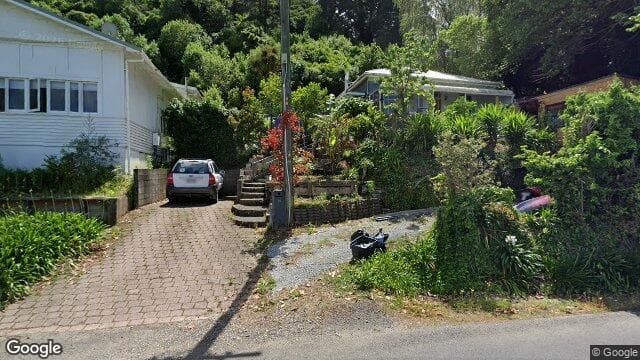 8 Riverside Road
