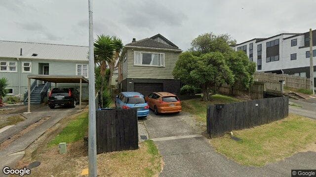 8B Plumpton Avenue