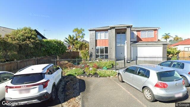 2a/108 Unsworth Drive