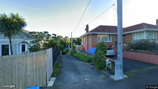 1/81A Balmoral Road