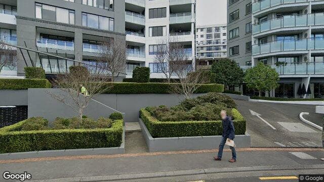 2C/24 James Cook Crescent