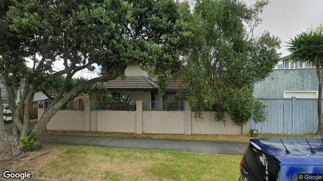 1/6 Eastern Beach Road