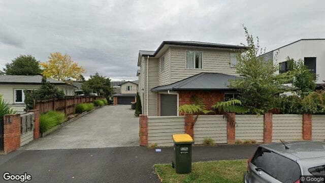 2/11 Jones Crescent