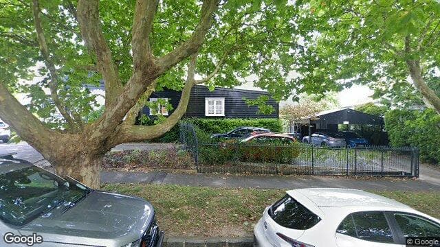 302/19 Surrey Crescent