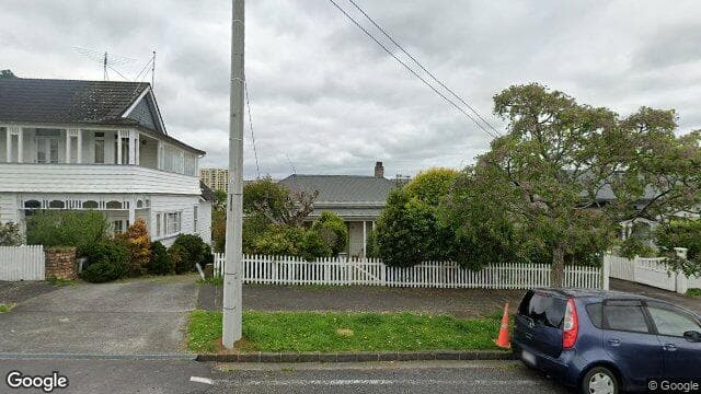 Street view of 2/86 Bassett Rd