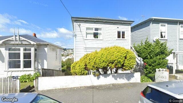 2/285 Adelaide Road