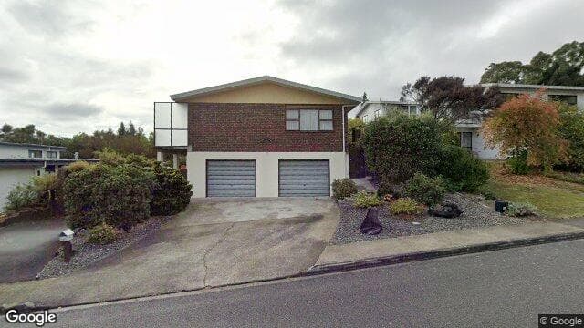 Street view of 33 Selbourne Avenue