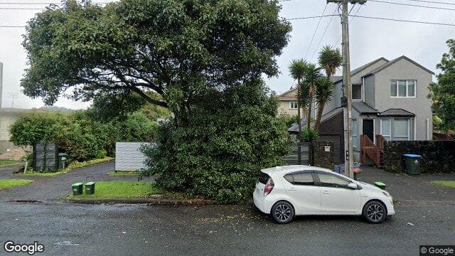 Street view of 10/11 Kingsway Avenue