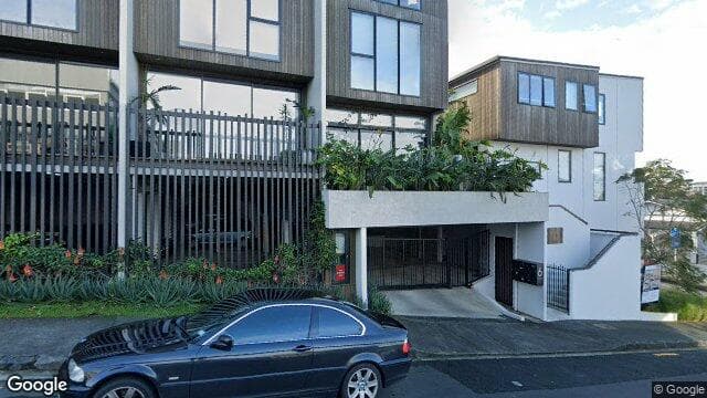 15/6 Waima Street